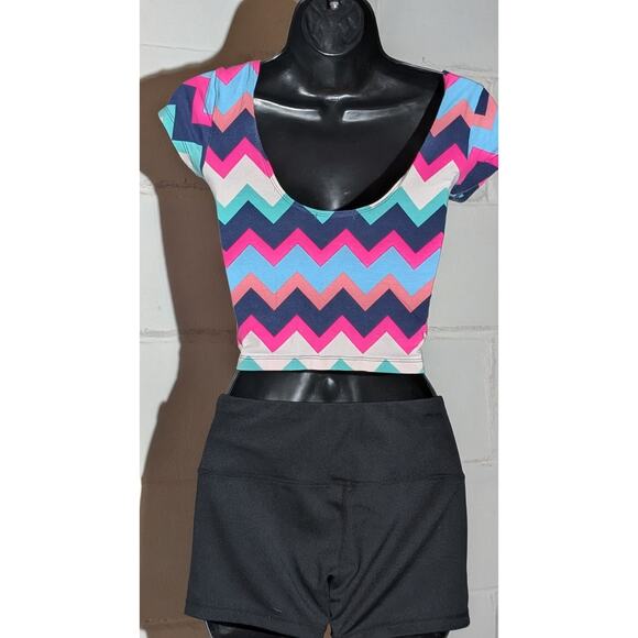 Charlotte Russe Chevron Print Crop Top Print Short Sleeve Scoop Neck Small - Picture 3 of 5